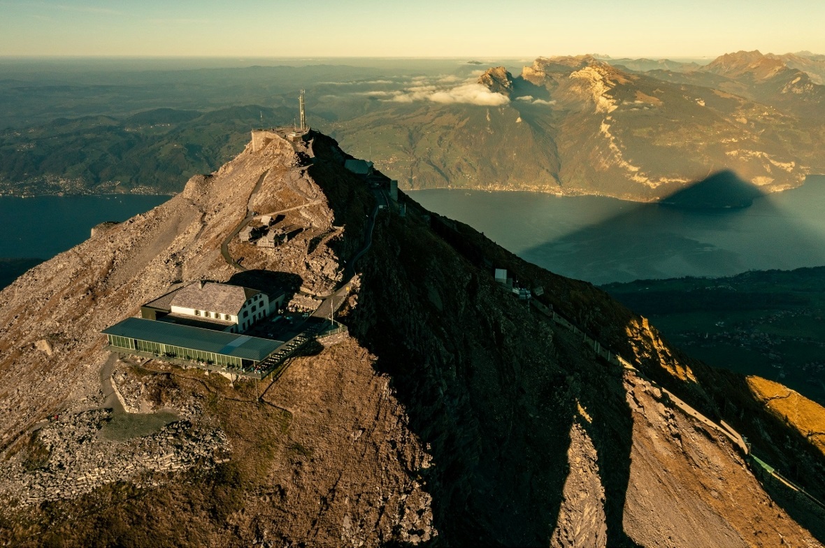 Der Niesen bietet eine aussergewöhnliche Szenerie für Kulturveranstaltungen.