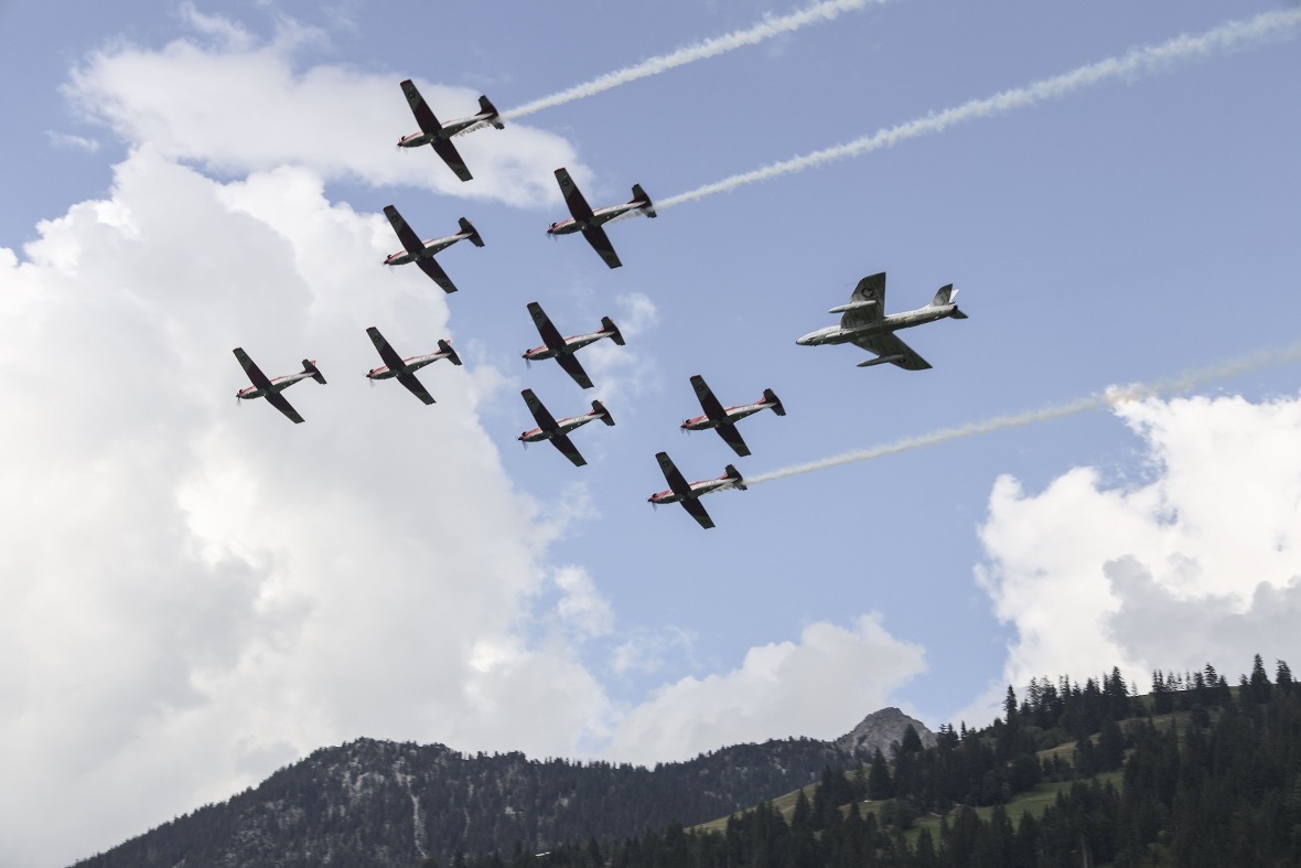 Der «Papyrus»-Hunter hinter dem PC-7 Team.