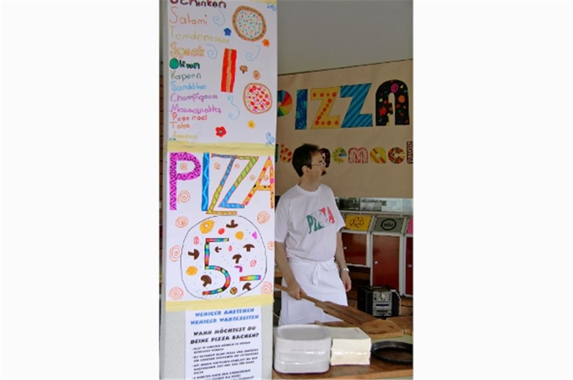 Der Pizzabäcker in Aktion