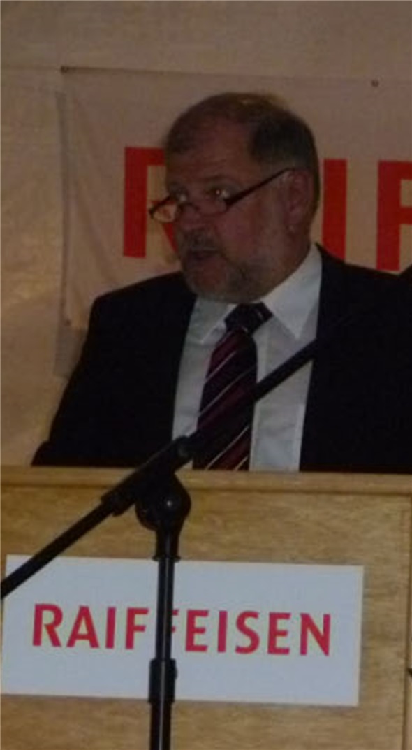 Der Präsident Hansjörg Dietrich begrüsst die Anwesenden und erläutert das Geschäftsjahr.