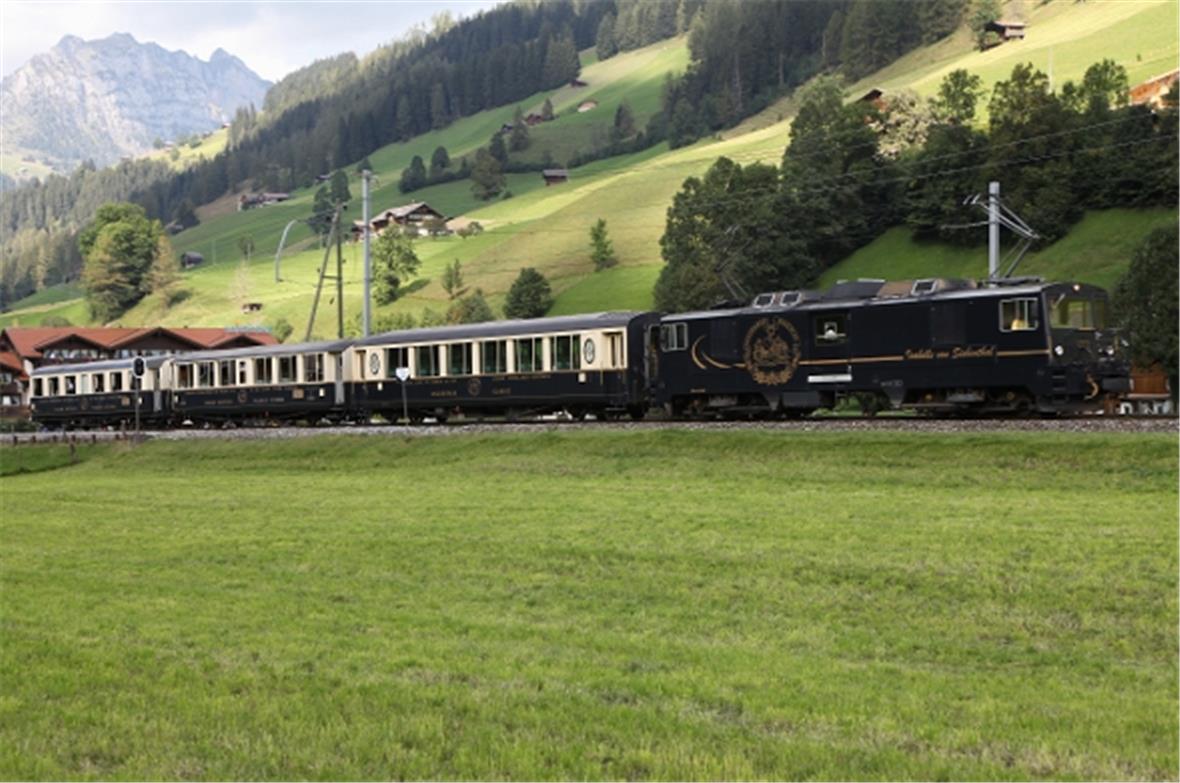 Der Pullman Zug in voller Fahrt