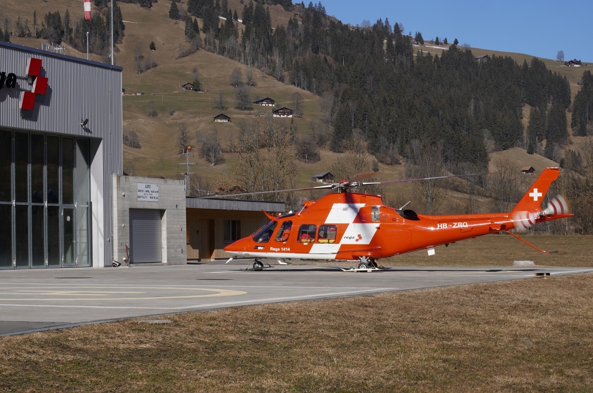 Der Rega-Helikopter beim Start von der Basis Zweisimmen. Zukünftig ein seltener Anblick?