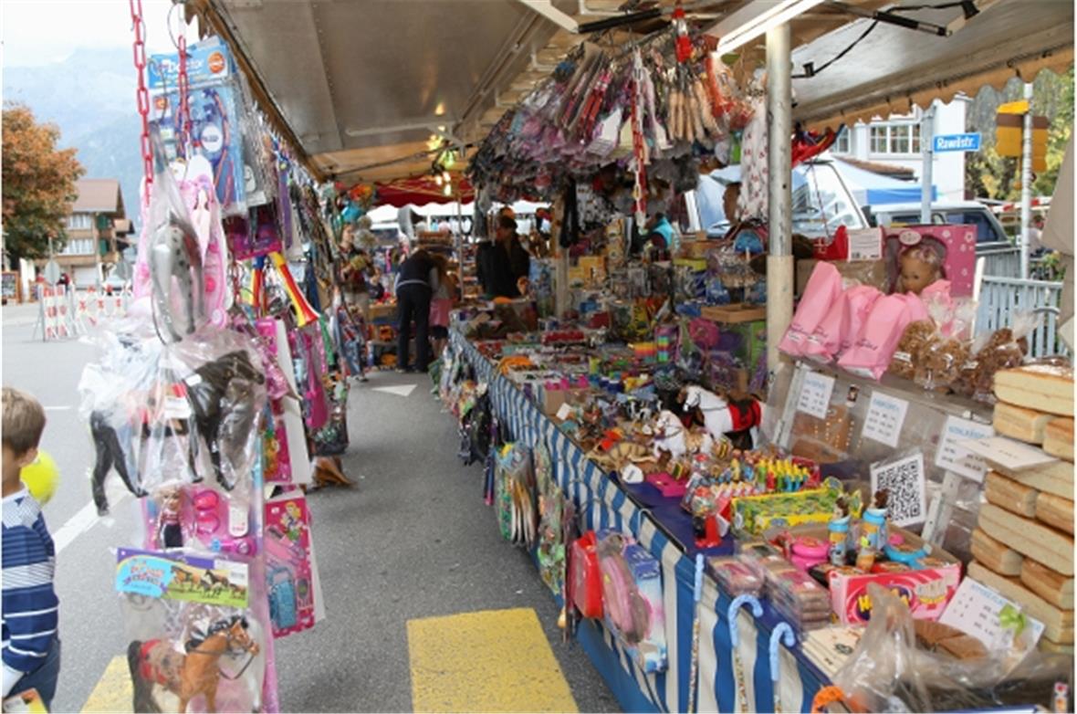 Der Renner auf dem Lenkermärit, Spielsachen. Spielen sollen und dürfen Kinder und Kinder hat man gern.