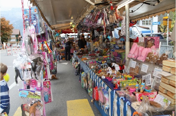 Der Renner auf dem Lenkermärit, Spielsachen. Spielen sollen und dürfen Kinder und Kinder hat man gern.