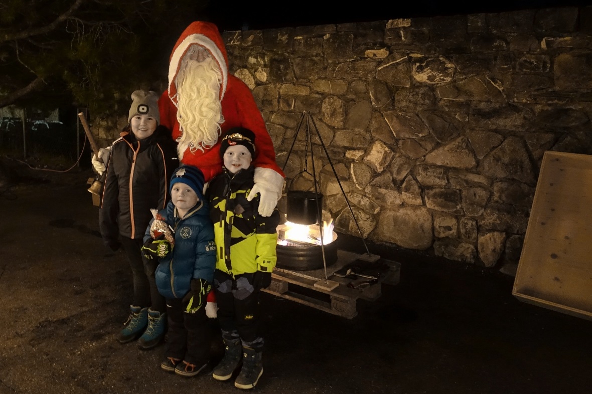 Der Samichlous erfreute sich an gar manchem Sprüchli, so auch von Jenny, Livio u...