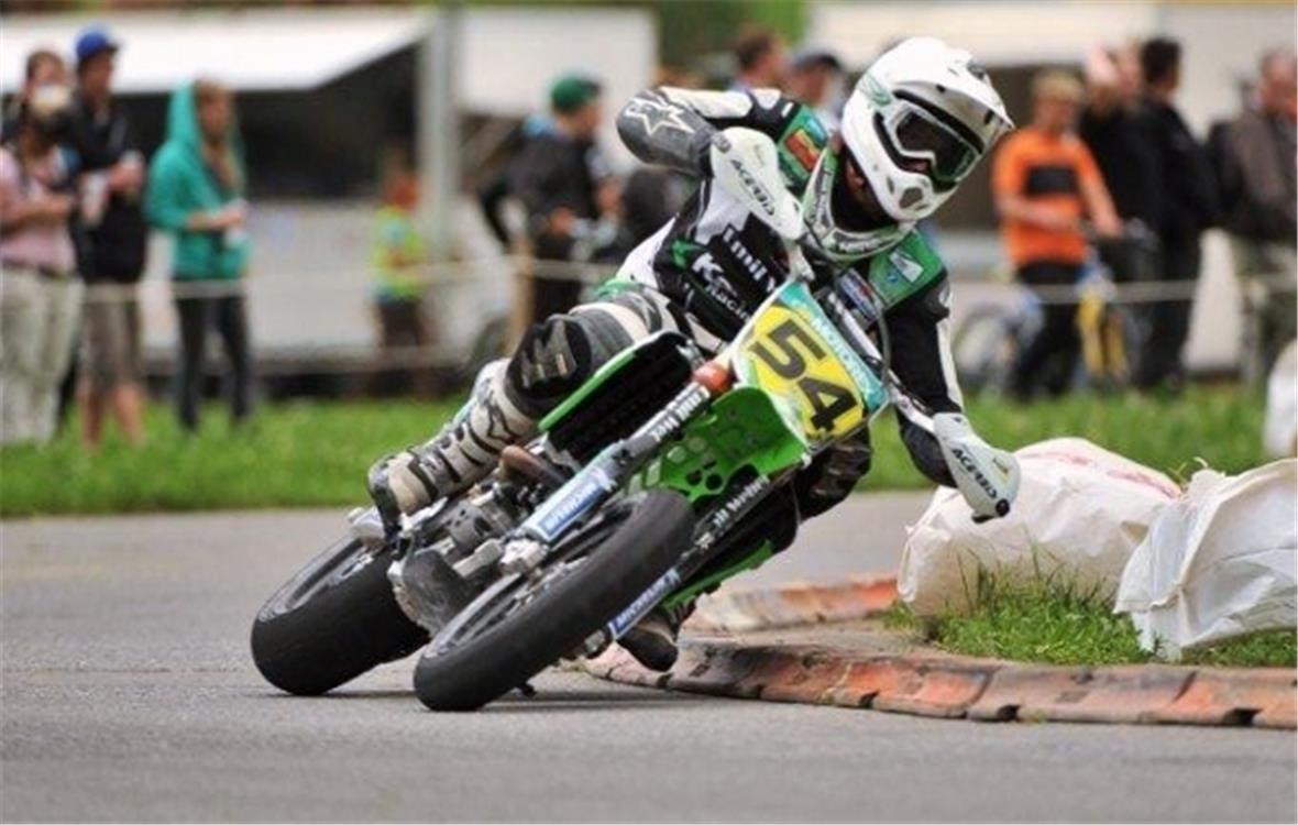 Der Sieger Marcel Götz in der Königsklasse «Prestige 450» in voller Aktion!