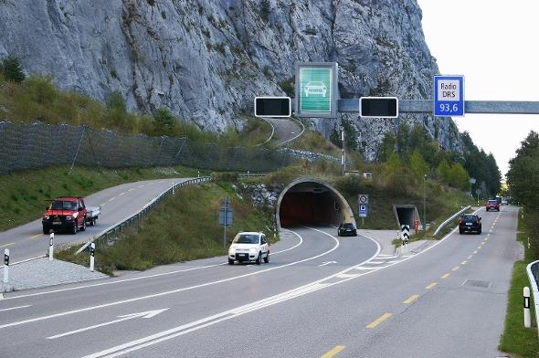 Der Simmenfluhtunnel wird am 3. und 4. November 2014 gesperrt. 