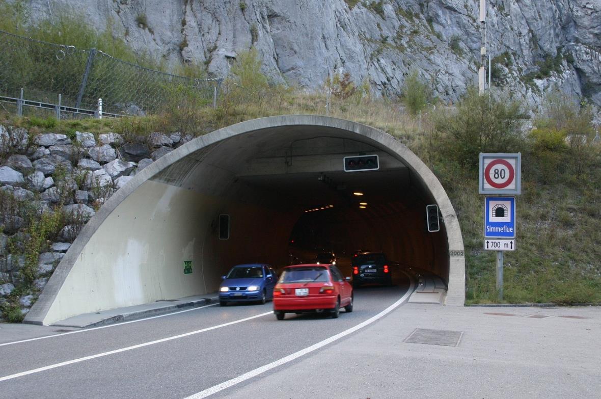 Der Simmenfluhtunnel wird gereinigt und muss darum gesperrt werden.