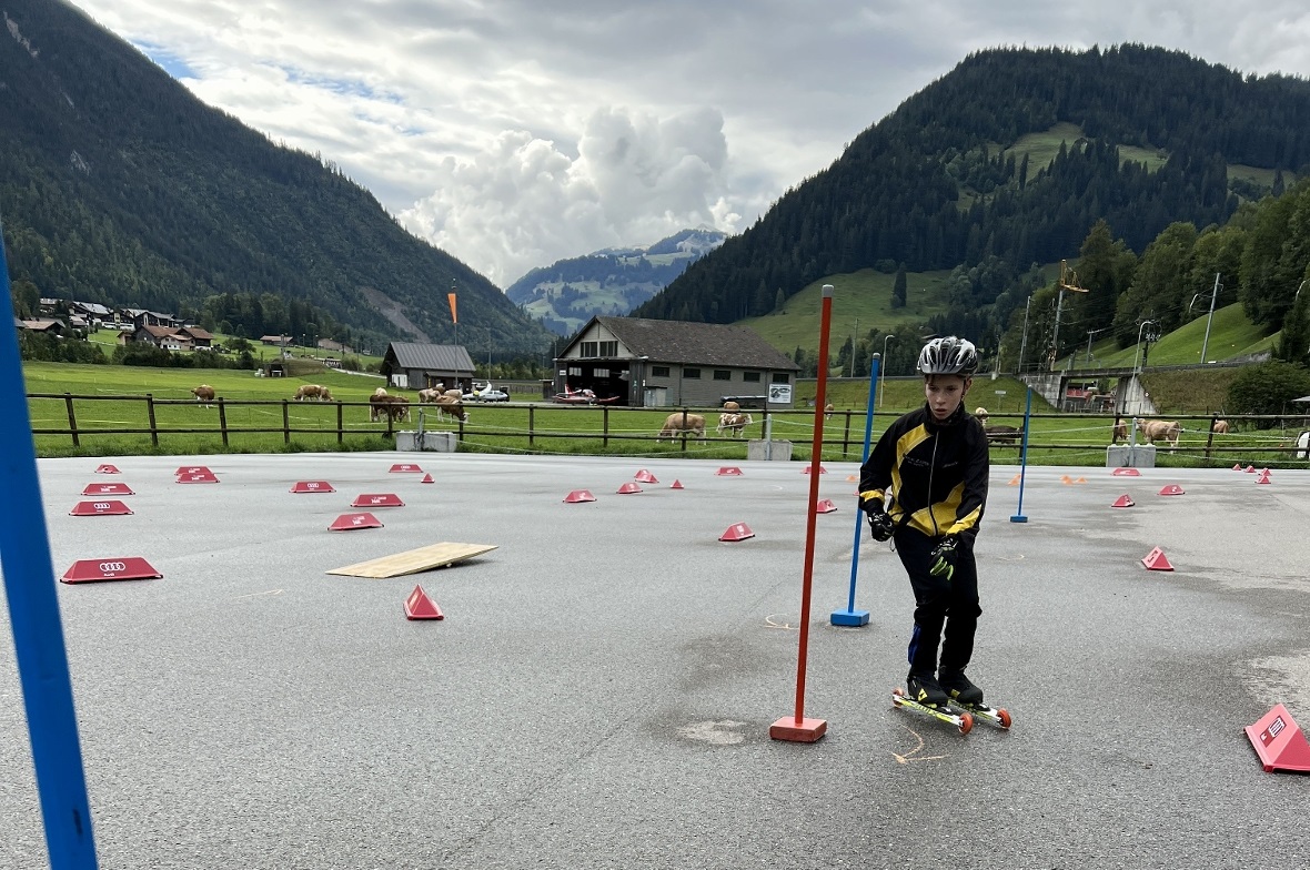 Der Skiclub Zweisimmen nutzte den Platz bei der Arena für einen grosszügigen Rol...