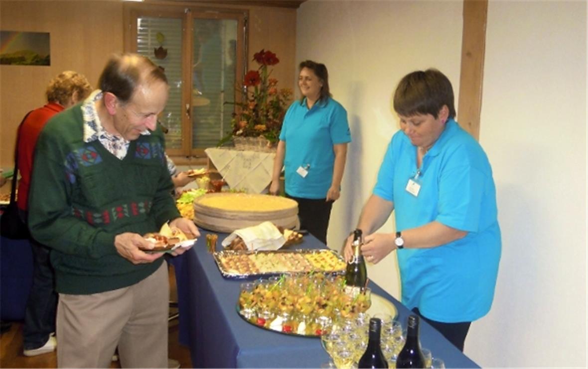 Der Spitex Mahlzeiten-Dienst machte die Eröffnung mit einem Apéro riche zum Genuss.