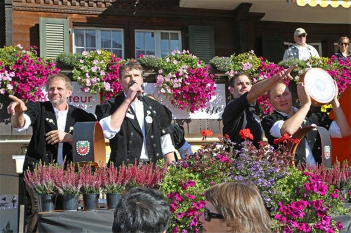 Der Tageskäse wird versteigert.