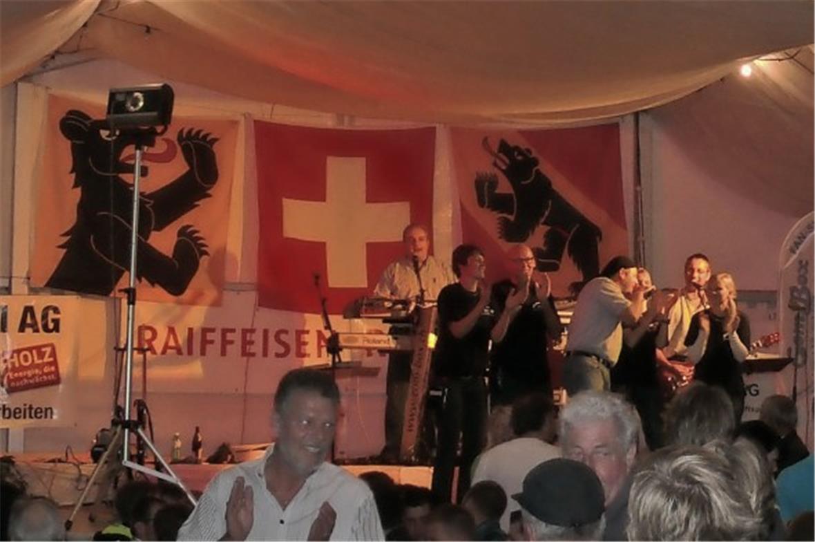 Der Tennisklub lud die Schlagerband Combox zu seinem 50.-Jahr-Jubiläum nach Zwei...