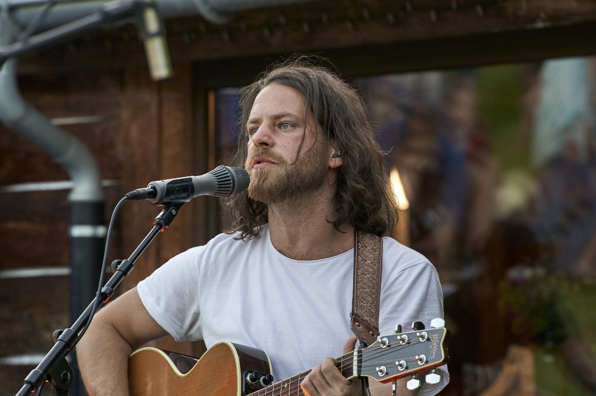 Der Tessiner Andrea Bignasca begeisterte beim Open-Air-Konzert an der Lothar-Bar.