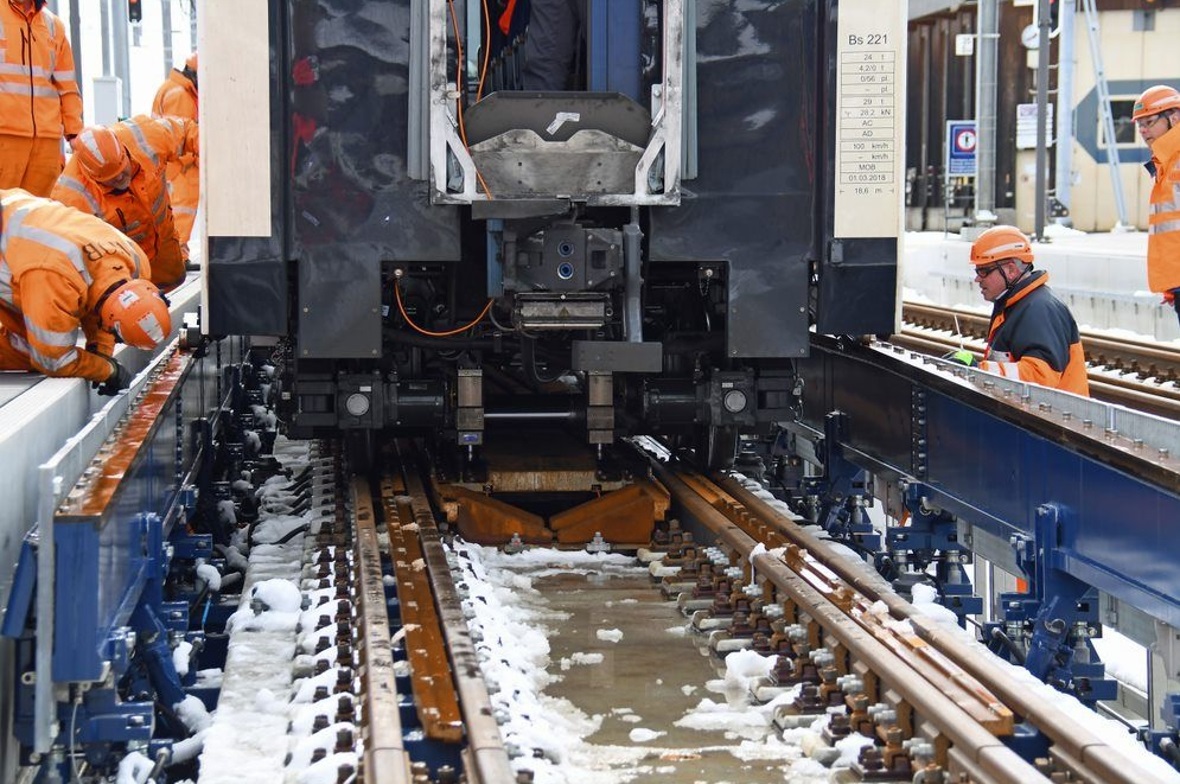 Der Test auf der Umspuranlage in Zweisimmen ist erfolgreich.