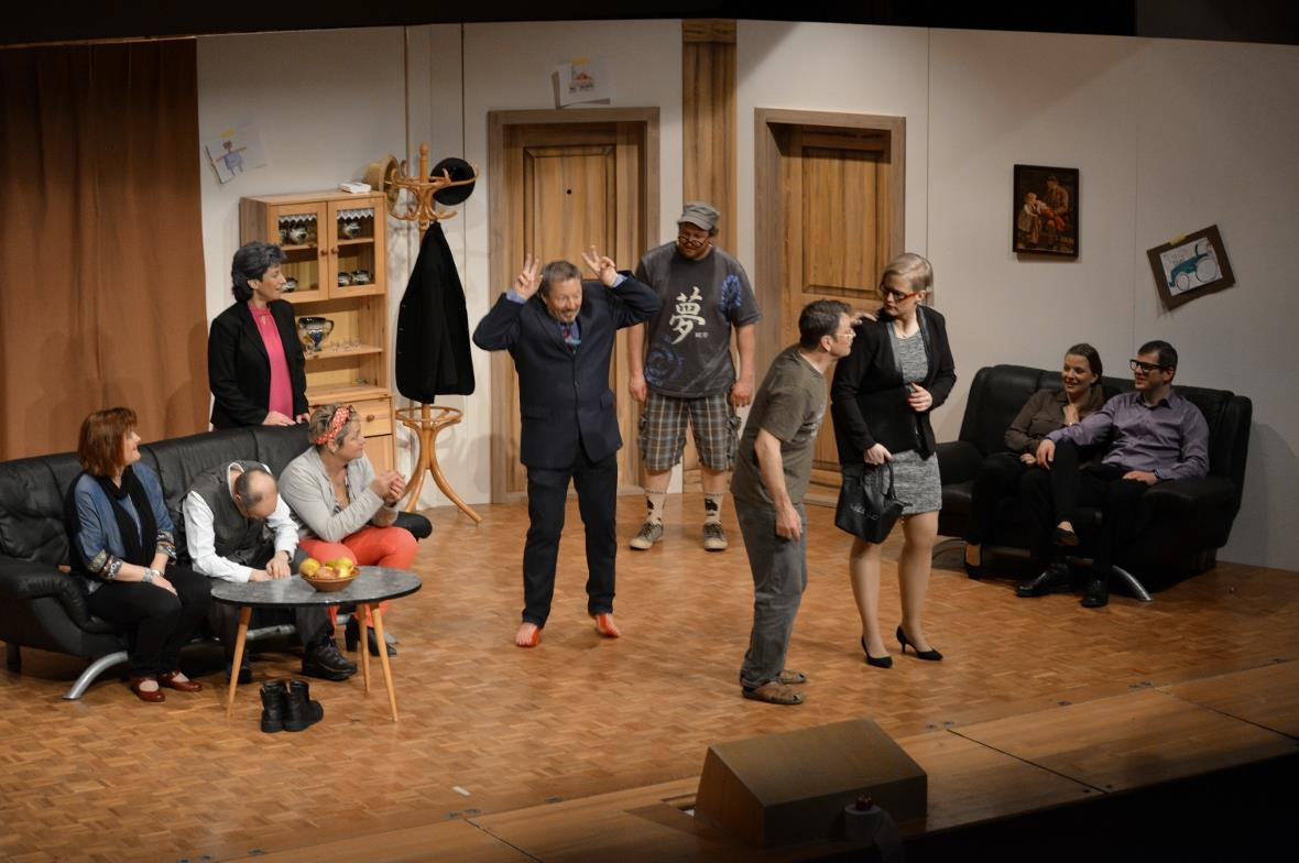 Der Theatergruppe des Motoclubs St. Stephan gelang es gekonnt, das Publikum währ...