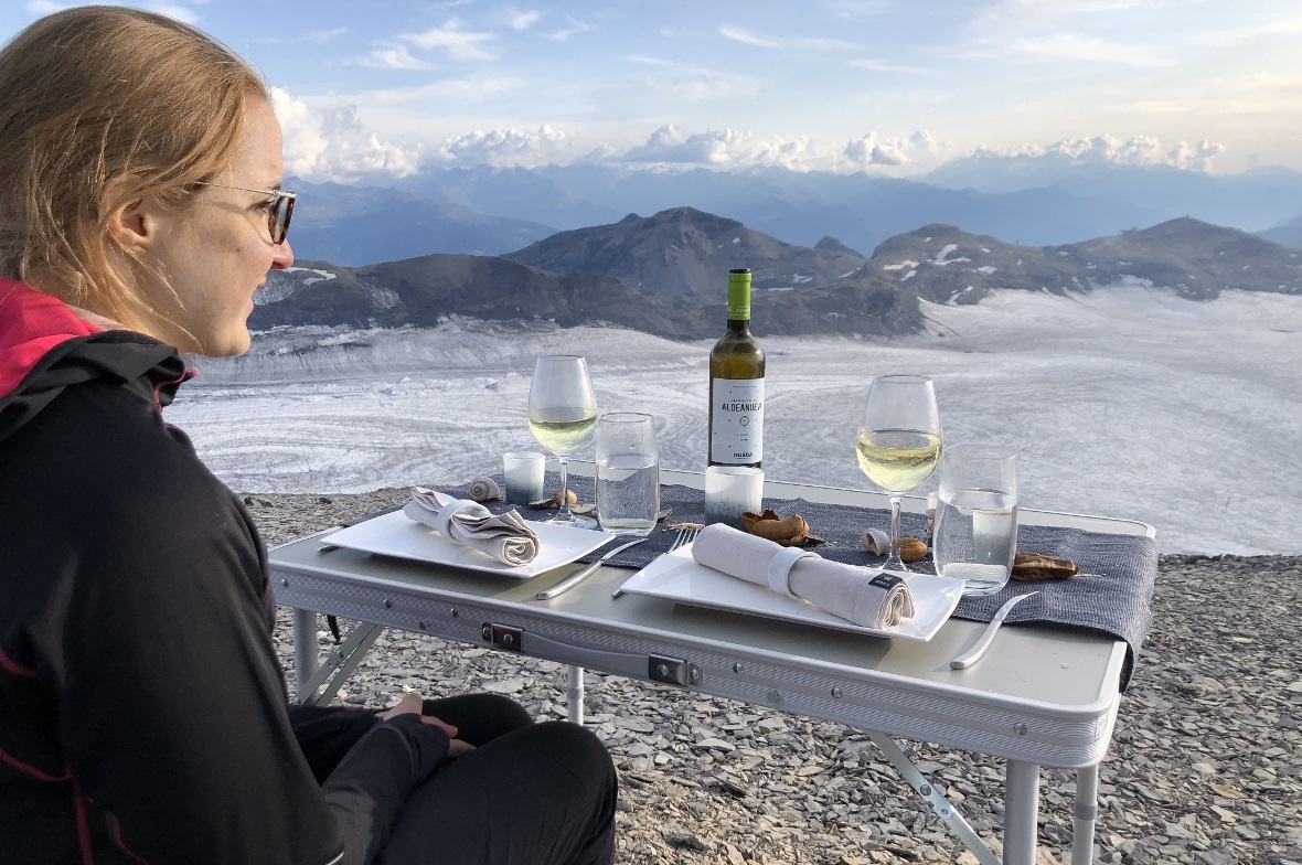 Der Tisch ist schon gedeckt.