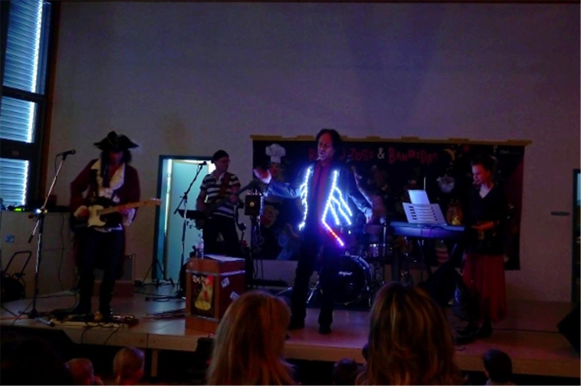 Der Transformator Fritz schafft es, Starkstrom in Schwachstrom zu verwandeln.