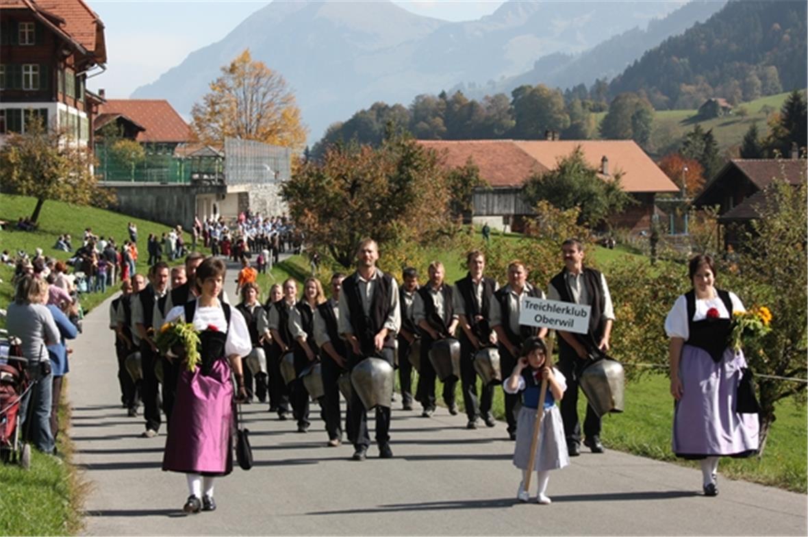 Der Treichlerklub Oberwil eröffnete den Festumzug.