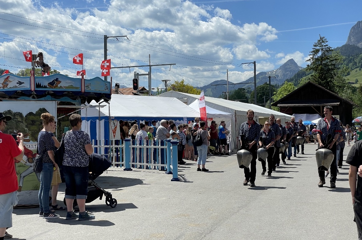 Der Trichlerklub startet zum Umzug.