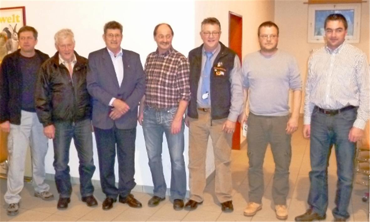 Der Vereins- und OK-Präsident Hansrudolf Matti (4. v.l.) mit den Ehrengästen.