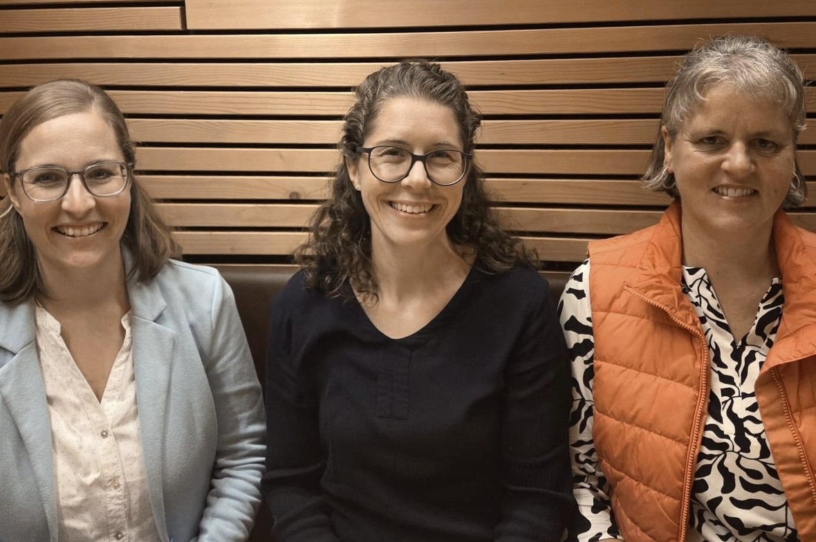 Der Vorstand des Fördervereins Geburtshaus Maternité Alpine Simmental-Saanenland: Kathrin Hefti, Sandra Aegerter und Rosmarie Willener.
