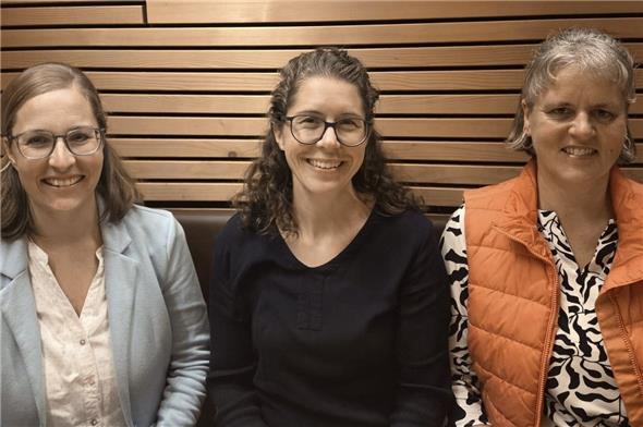 Der Vorstand des Fördervereins Geburtshaus Maternité Alpine Simmental-Saanenland: Kathrin Hefti, Sandra Aegerter und Rosmarie Willener.
