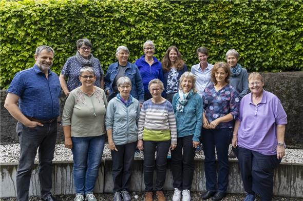 Der Vorstand in aktueller Zusammensetzung (hintere Reihe von links): Ruedi Müller, Anna Klossner, Brigitte Berger, Elisabeth Reber, Denise Zeller, Vroni Pieren, Elsbeth Wittwer. Vordere Reihe: Isabelle Schneider, Marianne Brönnimann, Greti Stucki, Ursula Blaser, Lydia Dreyer, Nicole Staudenmann.