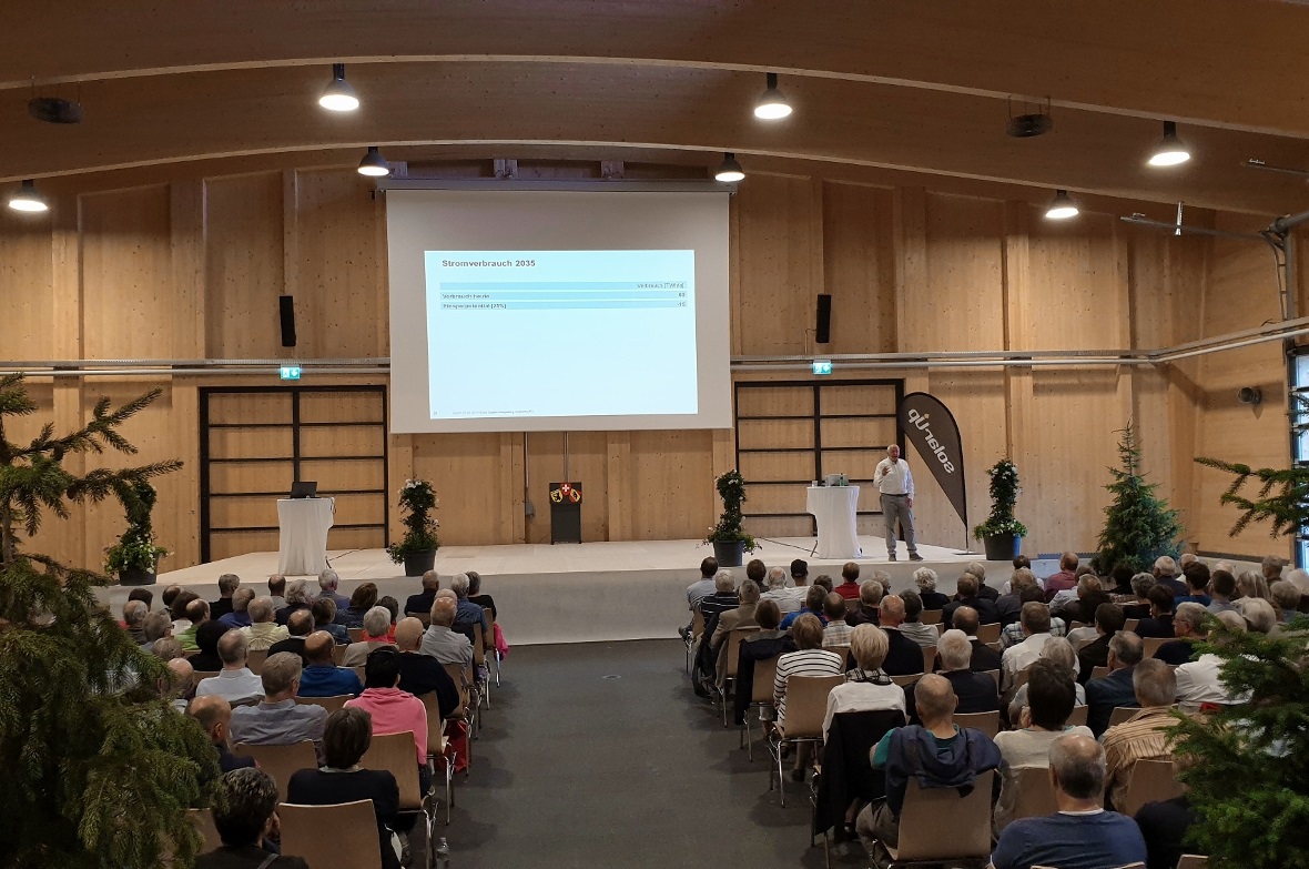 Der Vortrag stiess auf reges Interesse bei der Bevölkerung, fast 200 «Ressourcenverbrauchter» hörten gespannt zu und stellten im Anschluss viele Fragen.