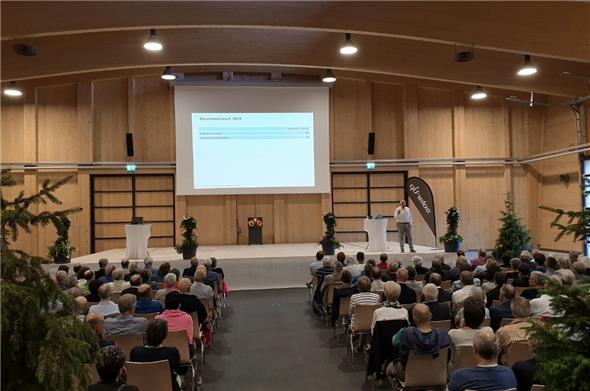 Der Vortrag stiess auf reges Interesse bei der Bevölkerung, fast 200 «Ressourcenverbrauchter» hörten gespannt zu und stellten im Anschluss viele Fragen.