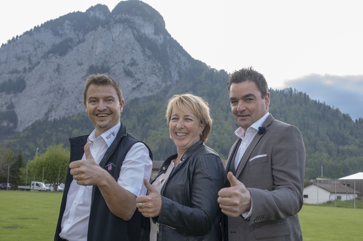 Der Wimmiser Gemeindeverwalter Beat Schneider; Barbara Josi, Wimmiser Gemeinderatspräsidentin und Grossrätin; Thomas Knutti, Grossrat und Gemeindepräsident von Därstetten. Die drei sind sich einig, auf dem richtigen Weg zu sein.