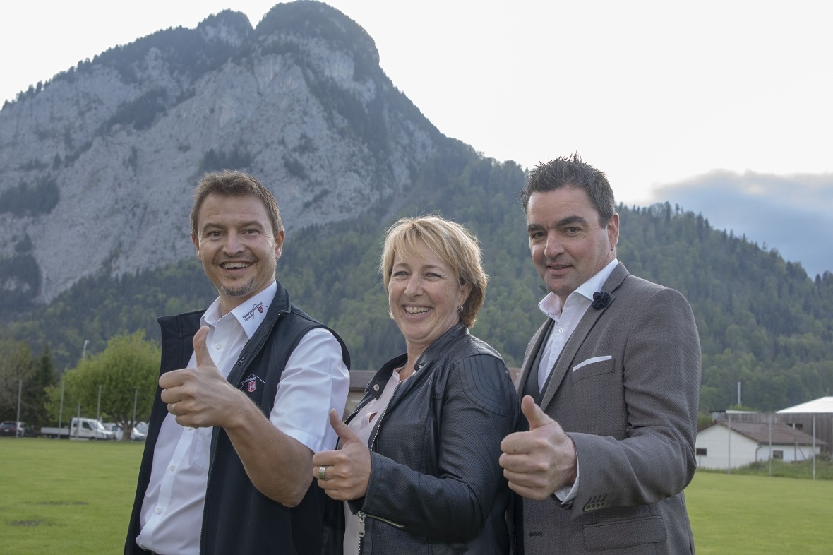 Der Wimmiser Gemeindeverwalter Beat Schneider; Barbara Josi, Wimmiser Gemeindera...