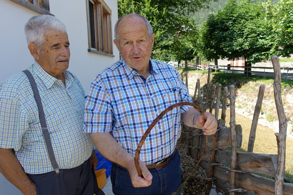 «Der Zaun besteht von A bis Z aus reinem Rottannenholz, geschraubt wird nichts»,...