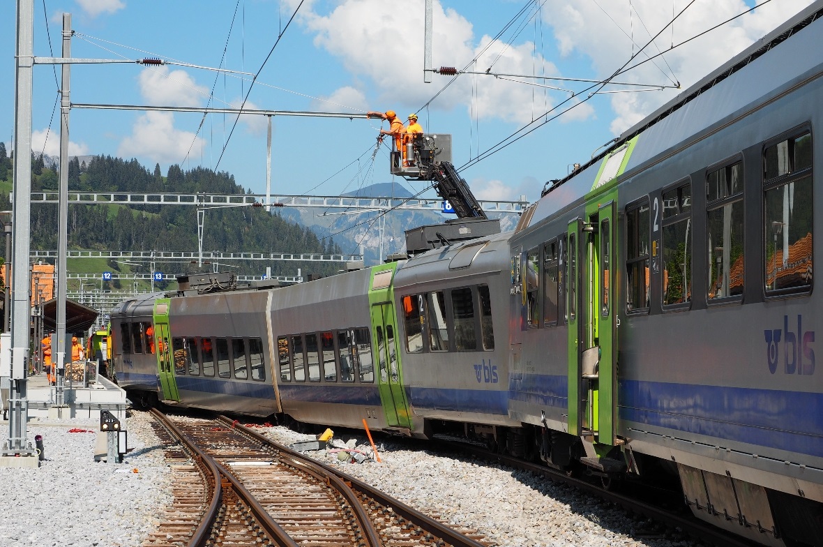 Der Zug entgleiste beim Bahnhof Zweisimmen auf einer Weiche.