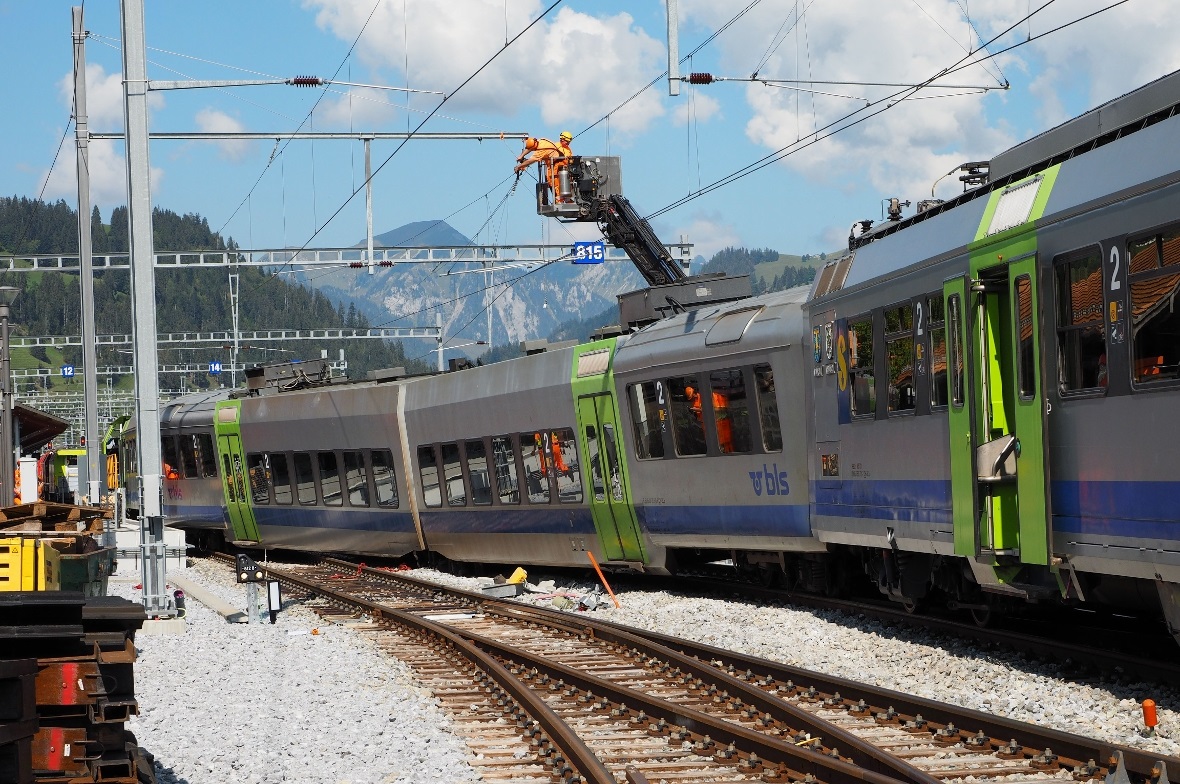 Der Zug entgleiste im Bahnhof Zweisimmen auf einer Weiche.