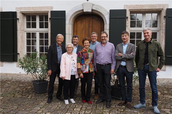 Der aktuelle Vorstand der Kultur Region/Alliance Culturelle Obersimmental-Saanenland-Pays-d’Enhaut: Klaus Burkhalter, Ruth Yersin-Zeugin, Hans Jaggi, Carmen Scherrer, Jules van Enckevort, Präsident Matthias Moser, Beat Michel und Eric Berset.