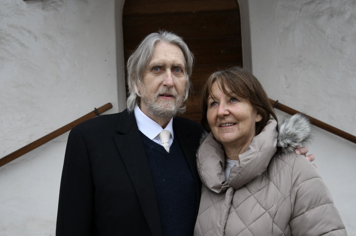 Der bisherige Pfarrer Günter O. Fassbender mit seiner Frau Therese Perren Fassbe...