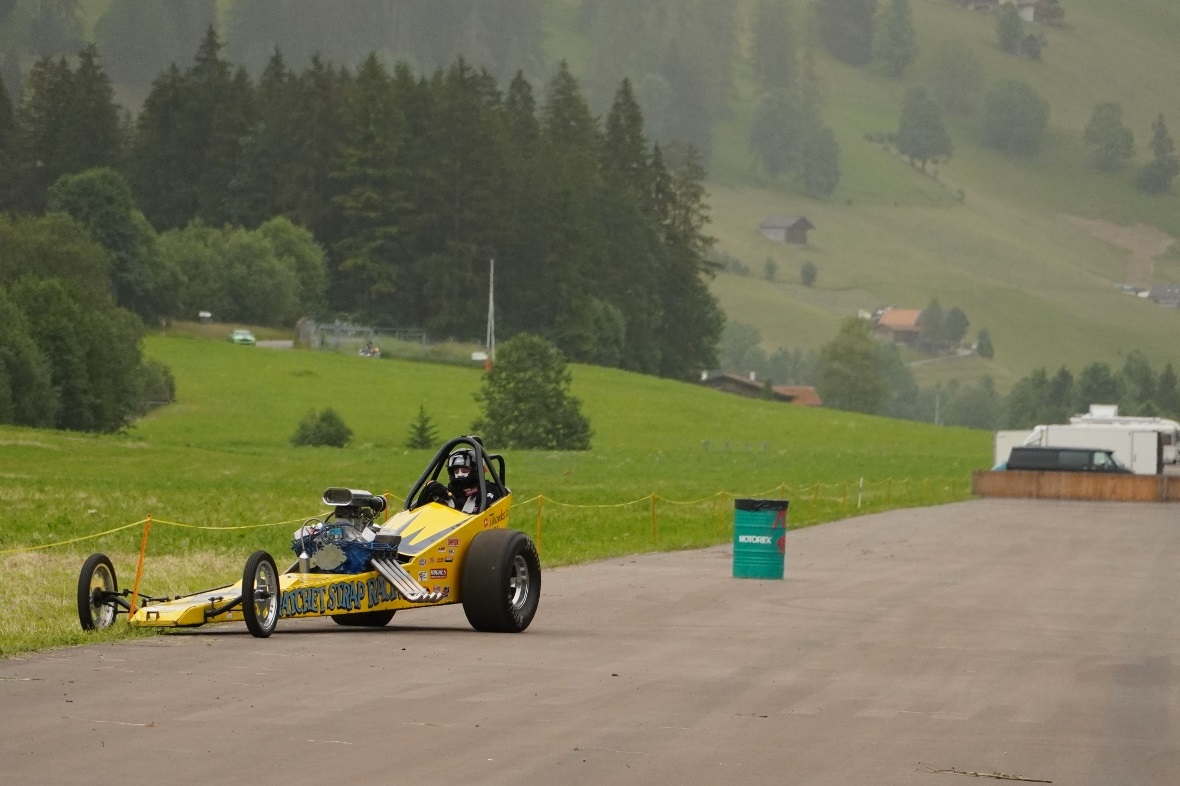 Der erste Probelauf des gelben Slingshot Dragster ging nicht ganz wie geplant.