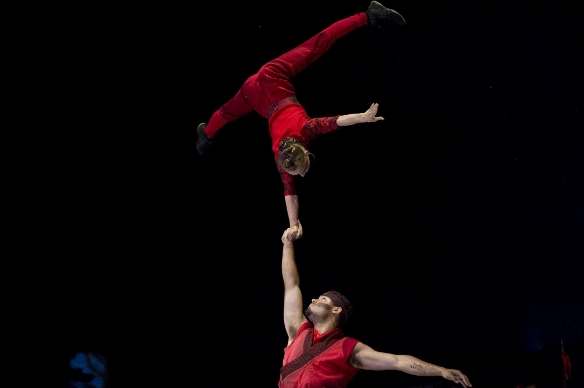 Der erste Vertrag nach dem Studium: In der Show «Nezha» des Cirque Éloize nahmen sie die Rollen von Piraten an.
