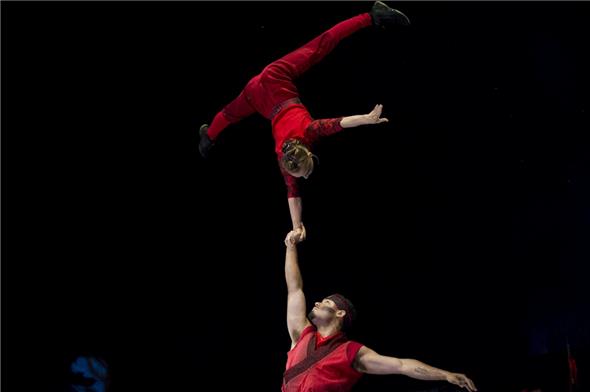 Der erste Vertrag nach dem Studium: In der Show «Nezha» des Cirque Éloize nahmen sie die Rollen von Piraten an.