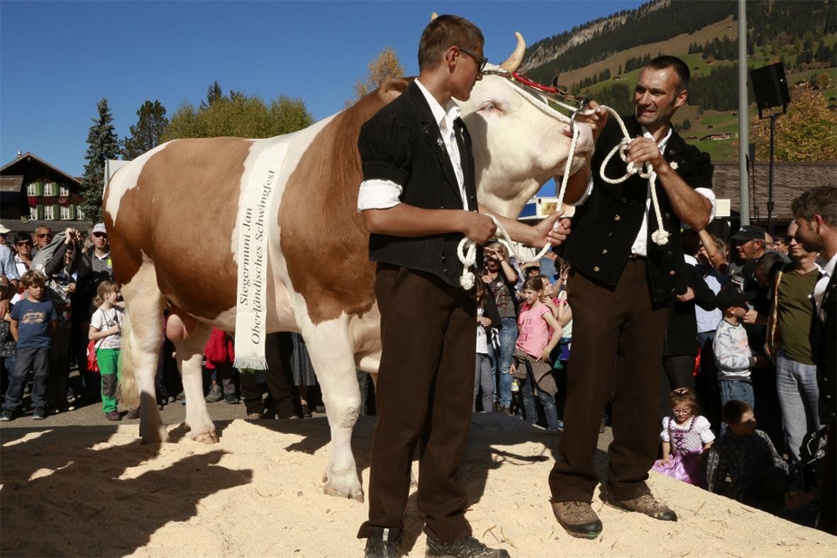 Der frisch getaufte Schwingerkönig Muni Jan