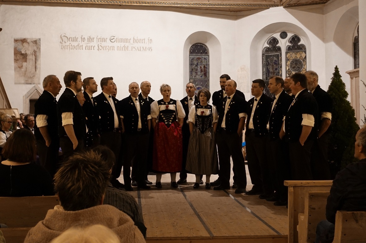 Der gastgebende Jodlerklub Rinderberg Oeschseite eröffnete den Konzertabend.