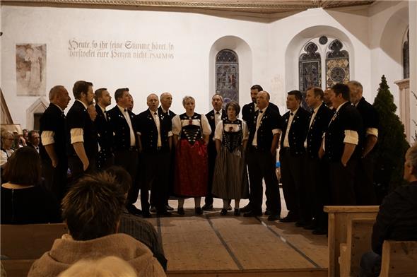 Der gastgebende Jodlerklub Rinderberg Oeschseite eröffnete den Konzertabend.