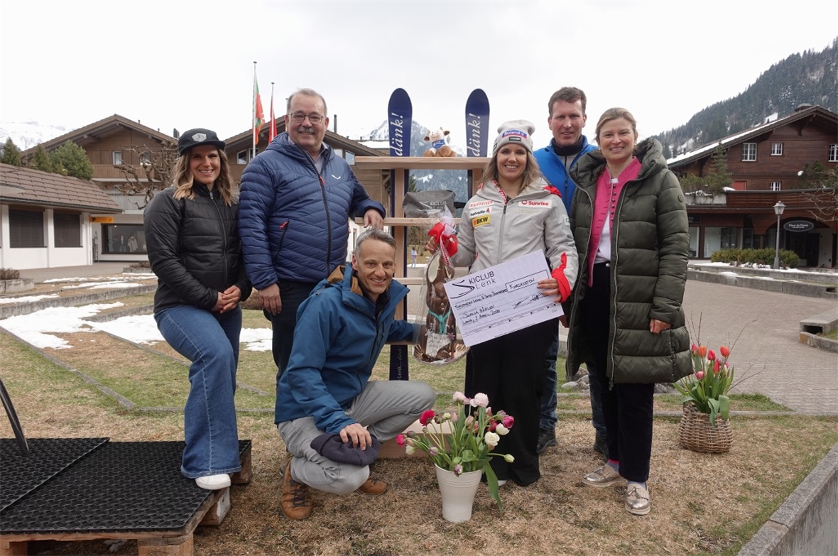 Der gemeinsame Dank an eine grossartige Sportlerin: Simona Dysli, René Müller, Matthias Werren, Joana Hählen, Dominik Klopfenstein sowie Helena Galanakis.