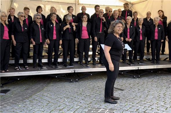 Der gemischte Chor Erlenbach bei einem seiner Auftritte am Schweizerischen Gesangsfestival in Gossau.