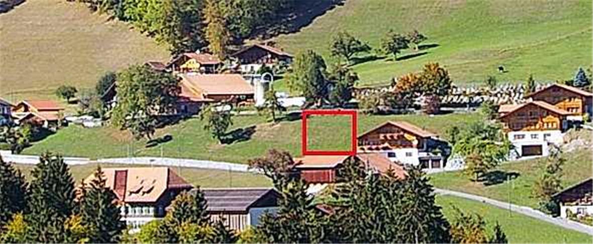 Der geplante Hausbau findet beim roten Rahmen statt.