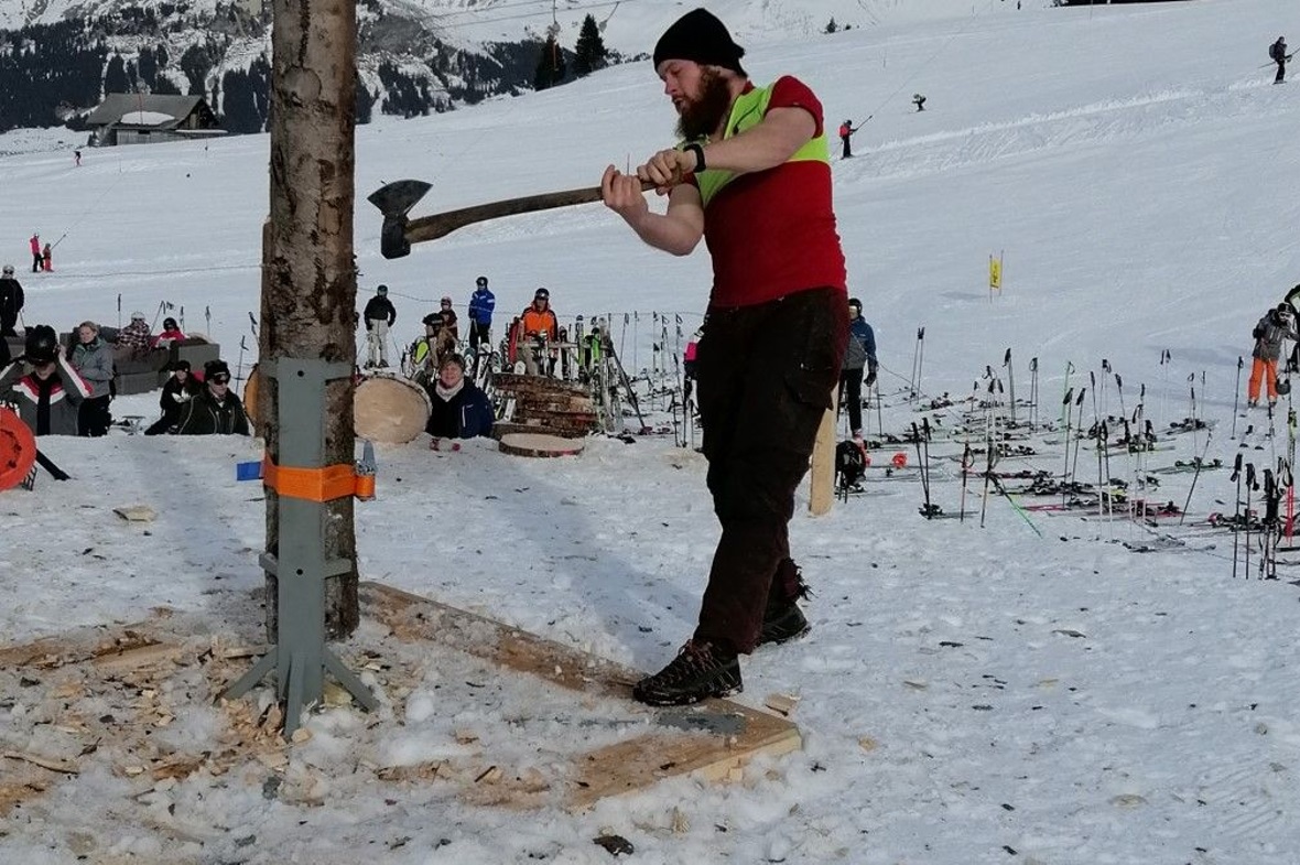 Der grosse Sieger Sven Klossner vor imposanter Kulisse des Albristhorns.