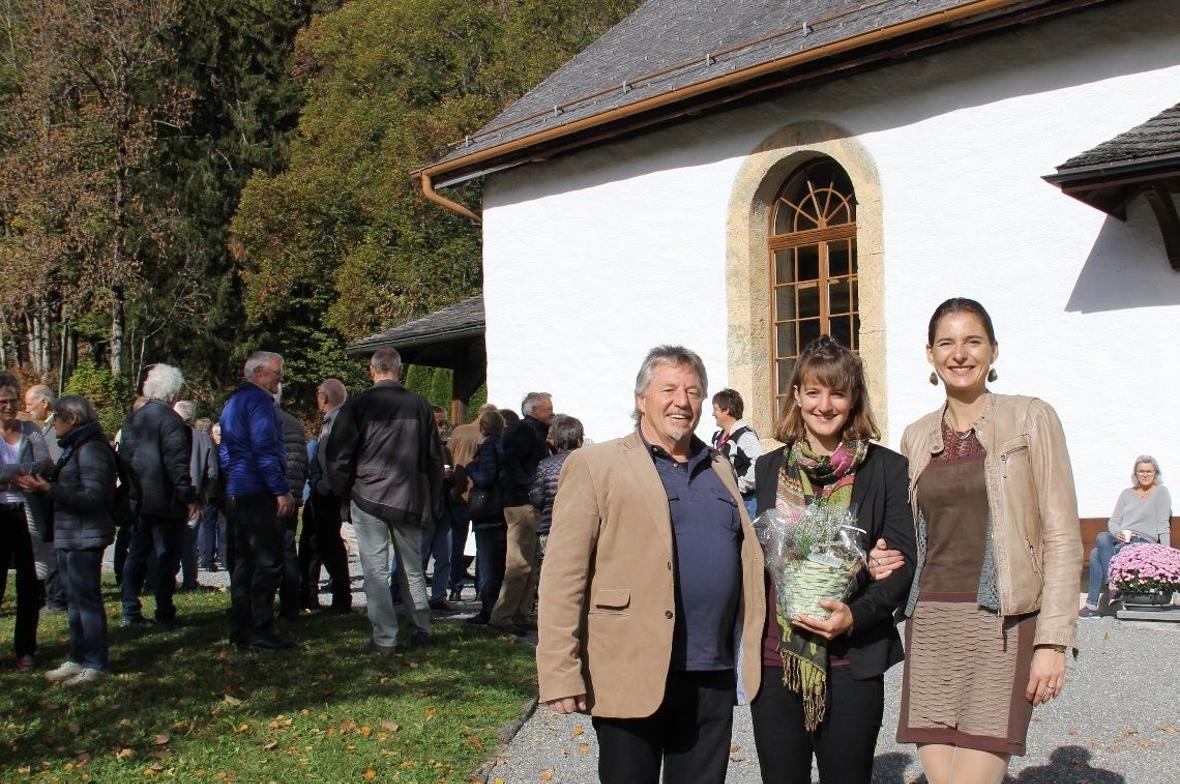 Der jetzige Pfarrer Peter Ryser, die frisch gewählte Pfarrerin Stefanie Gilomen sowie Kirchgemeindepräsidentin Alena Perren freuten sich über die optimale Nachfolgeregelung in der reformierten Kirchgemeinde St. Stephan.