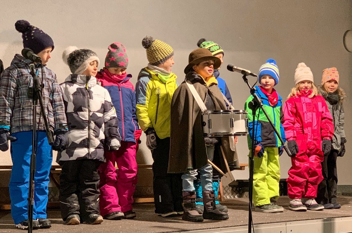 Der kleine Trommler verbreitete die richtige Festtagsstimmung.