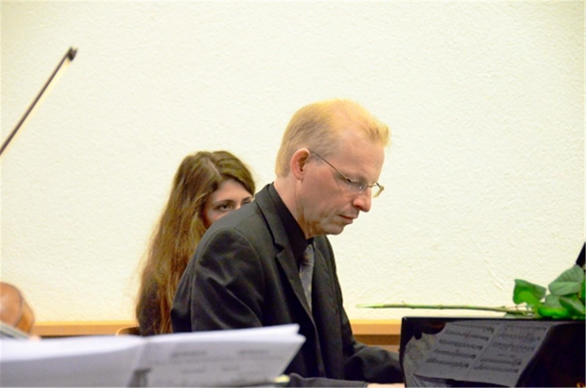 Der künstlerische Leiter und Dozent der Internationalen Musikalischen Sommerakad...