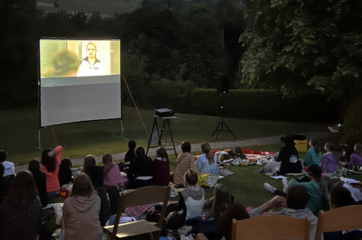 Der laue Sommerabend bot in Diemtigen die perfekte Kulisse für den Kinoabend zum...
